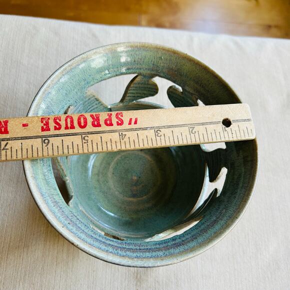 Vintage green textured Bowl Cutouts Gold leaf design signed studio art pottery - Picture 9 of 9